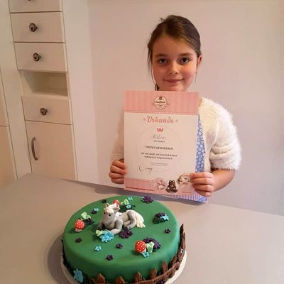 Pony Torte im Einzelkurs bei Con Festi dekoriert