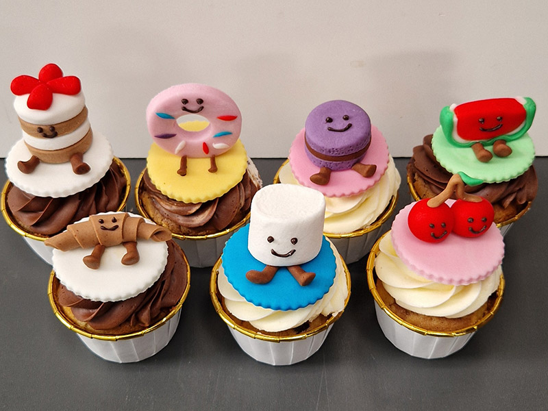 Jelly Cat Cup Cakes im Workshop dekoriert