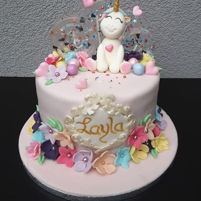 Blumen Kindertorte mit Einhorn