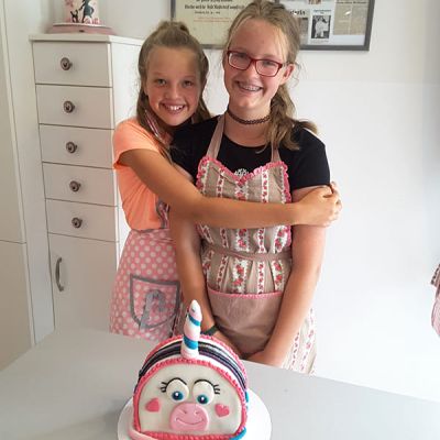 Einhorntorte gestalten zum Geburtstag mit der besten Freundin bei Con Festi