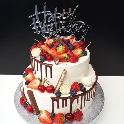 Naked Cake Geburtstagstorte mit Erdbeeren von Con Festi nahe Innsbruck