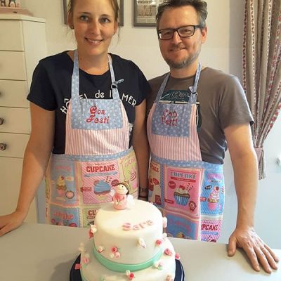 Torte im Backkurs backen mit kleinem Engel und Sara Schriftzug