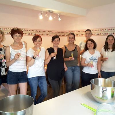 Junggesellinnenabschieds-Backparty