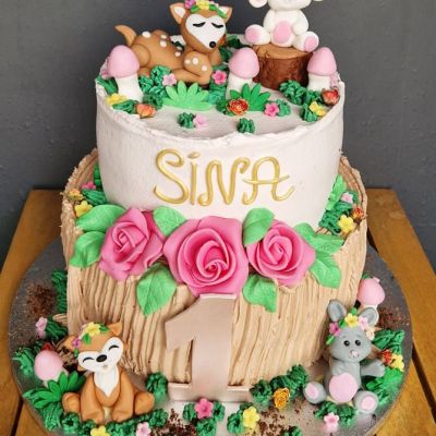 Geburtstagstorte für Sina mit Rehe, Hasen auf Baumstamm