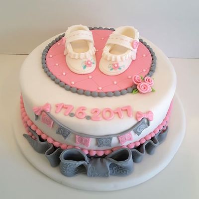 Geburtstagstorte mit Babyschuhen