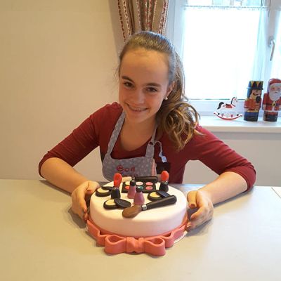 Backkurs Einzelkurse Torte mit Schminksachen