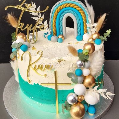 Tauftorte - zweifärbig mit Weiß und Türkis mit Regenbogen und Kreuz