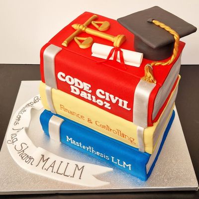 Bücher-Torte für die Gratulation zum Abschluss