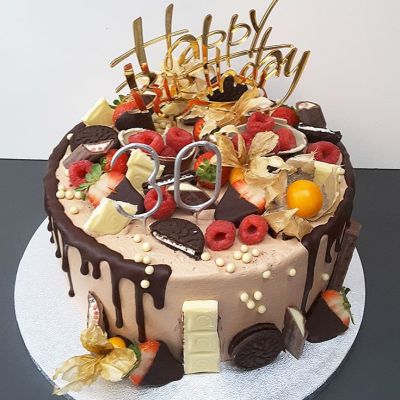 Schokoladentorte mit Beeren und Kekse zum 30. Geburtstag