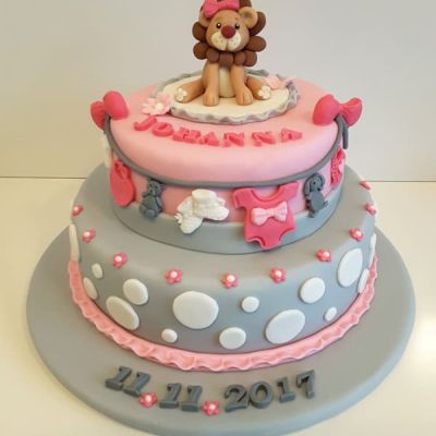 Geburtstagstorte mit kleinem Löwen