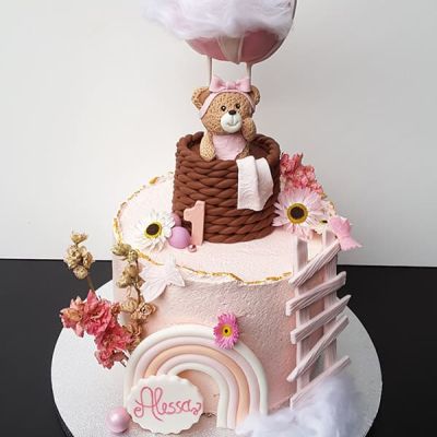 Erste Geburtstagstorte mit Bärchen im Heißluftballon