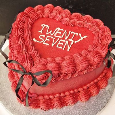 Herztorte mit Twenty Seven in Creme Rot