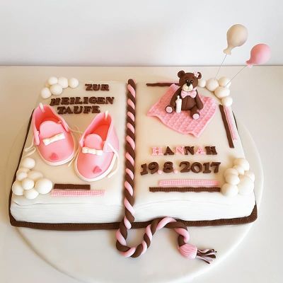 Tauftorte Rosa mit Teddybär und Babyschühchen