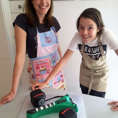 Gemeinsam Backen – Gitarre und Boxen Torte