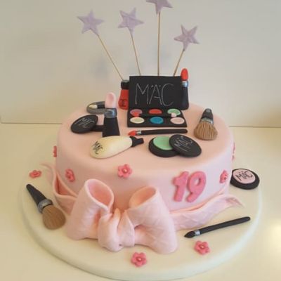 Backkurs Einzelkurse Torte mit Schminksachen