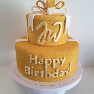 Goldene Happy Birthday Torte