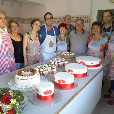 Hochzeitstorten Backevent mit der ganzen Familie