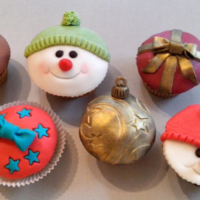 Cup Cakes winterlich dekoriert beim Backkurs bei Con Festi Nähe Innsbruck