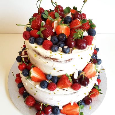 Naked Cake mit Beeren