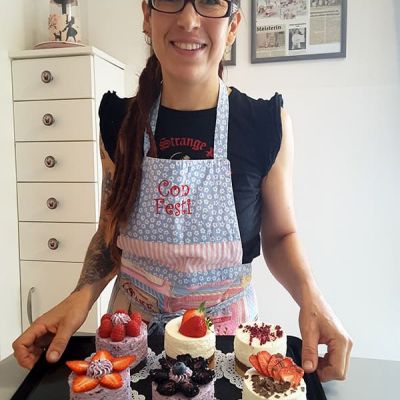 Kleine Naked Cakes im Einzelbackkurs gebacken