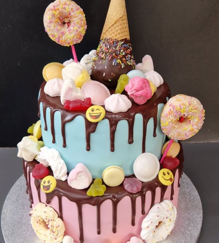 Candy Dripping Cake dekorieren f&uuml;r Kinder ab 9 Jahren