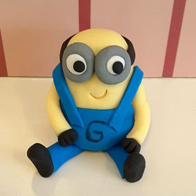 Minion modellieren im Kinderbackkurs