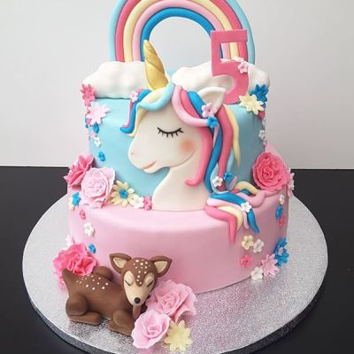 Zum 5 Geburtstag Torte mit Einhorn, Reh und Regenbogen
