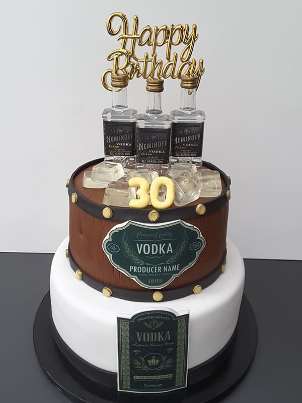 happy-birthday-torte-vodka-flaeschchen-confesti.jpg